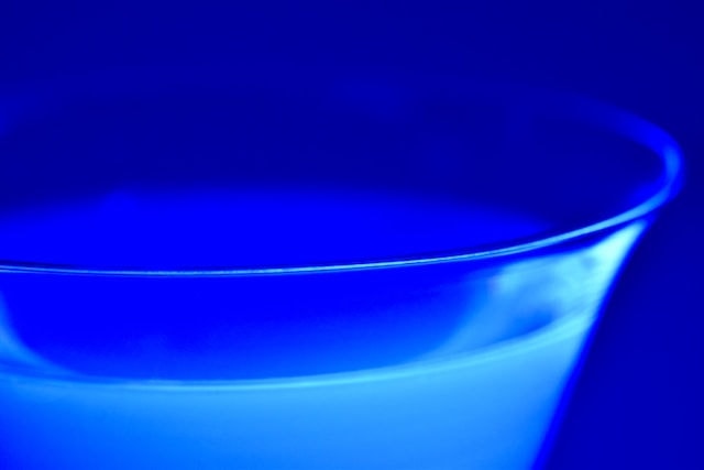 UV light on tonic water